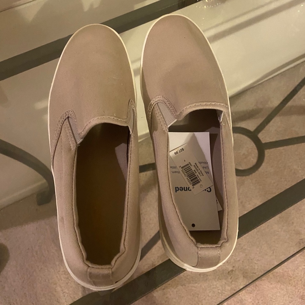 Old Navy canvas sneakers